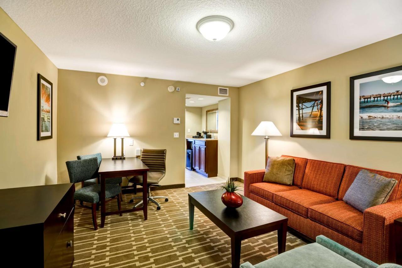 Embassy Suites Fort Myers - Estero Exterior photo