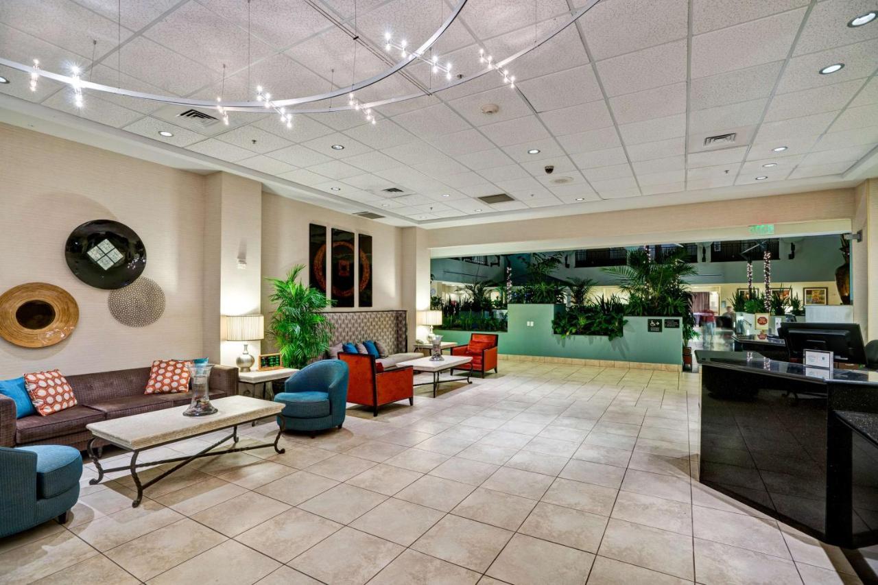 Embassy Suites Fort Myers - Estero Exterior photo