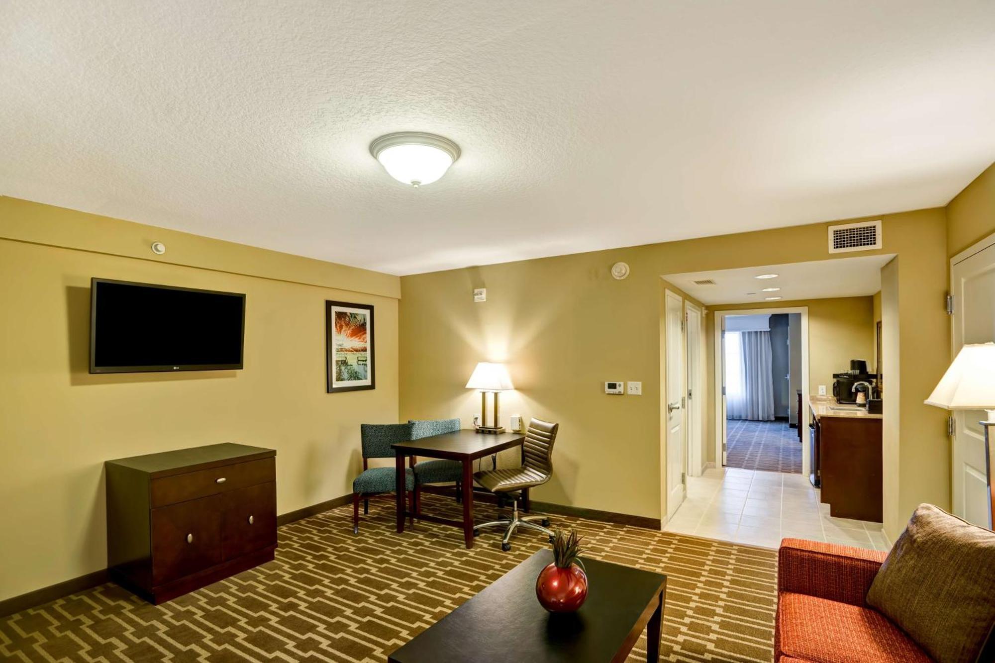 Embassy Suites Fort Myers - Estero Exterior photo