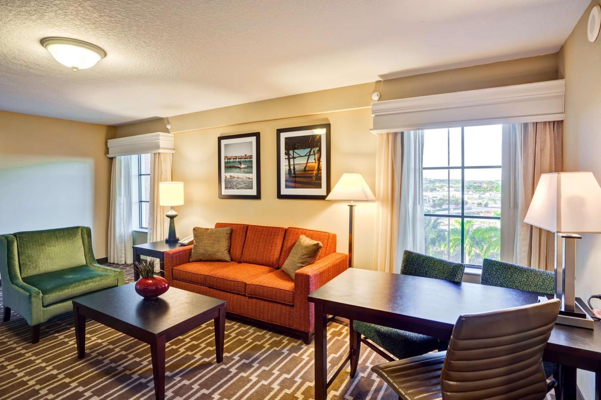 Embassy Suites Fort Myers - Estero Exterior photo