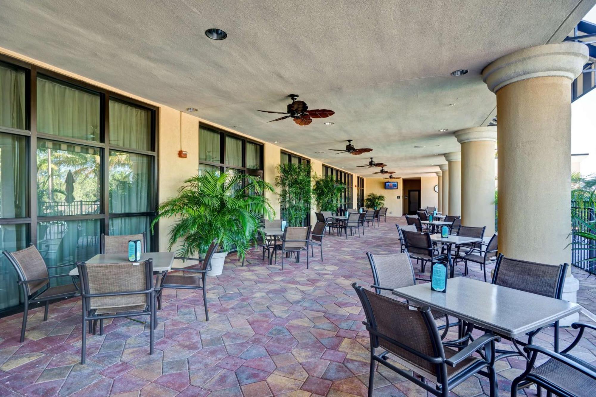 Embassy Suites Fort Myers - Estero Exterior photo