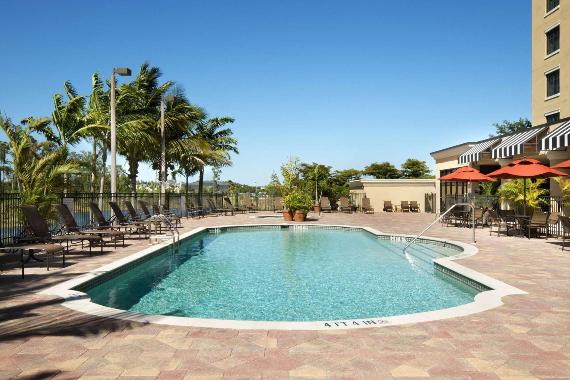 Embassy Suites Fort Myers - Estero Exterior photo