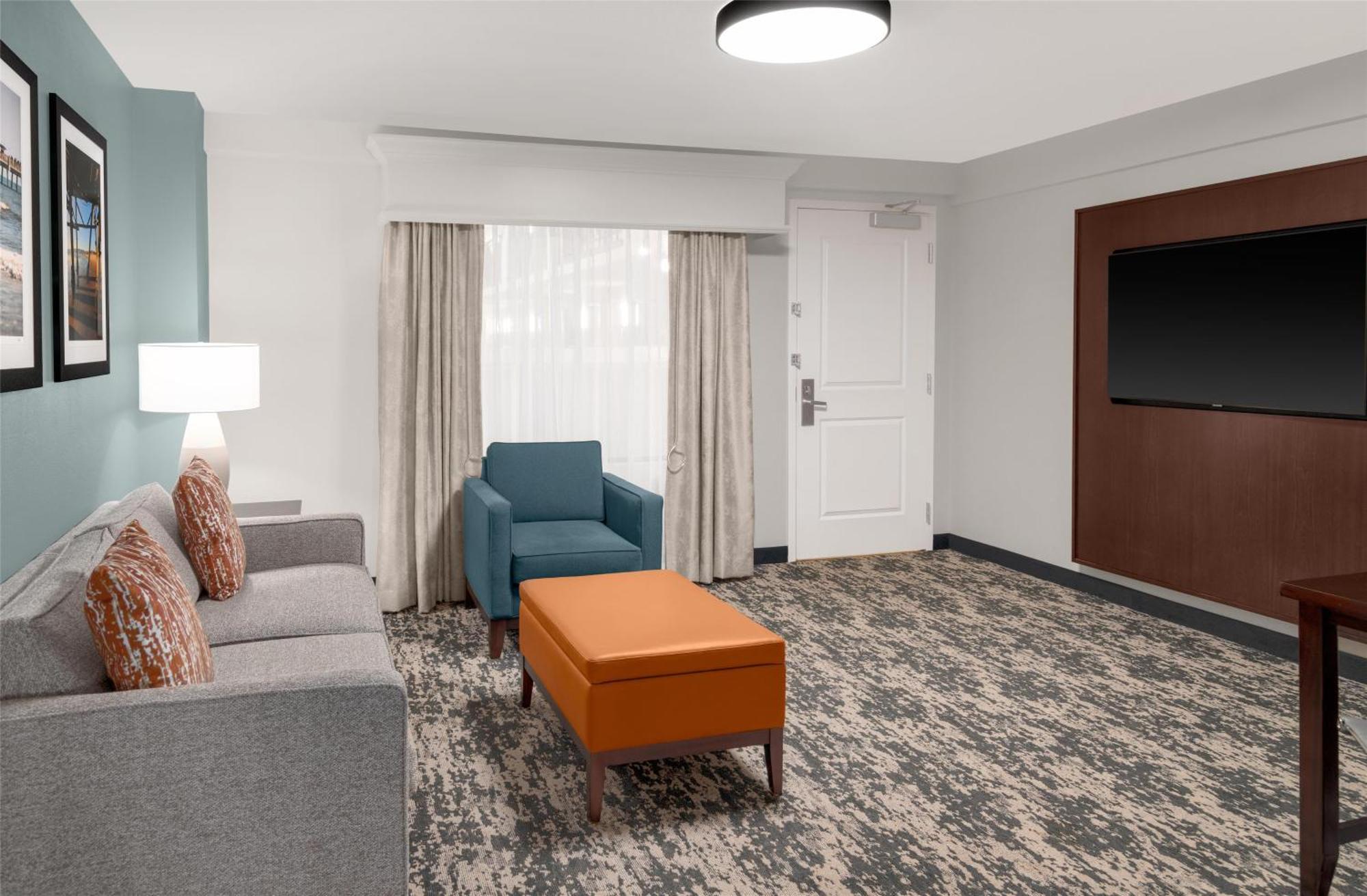 Embassy Suites Fort Myers - Estero Exterior photo
