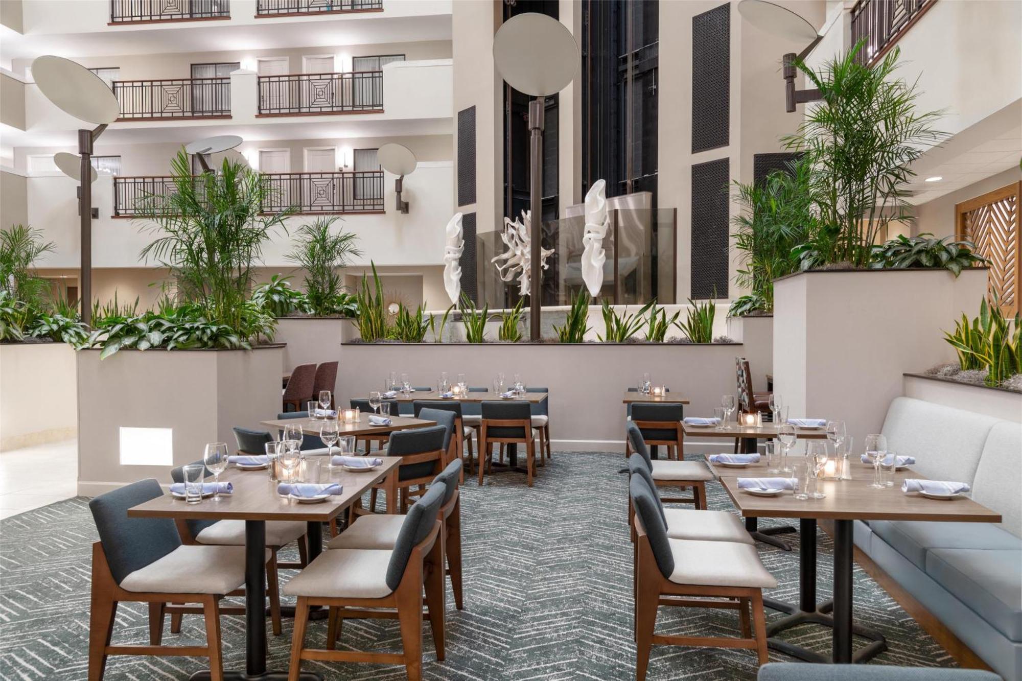 Embassy Suites Fort Myers - Estero Exterior photo