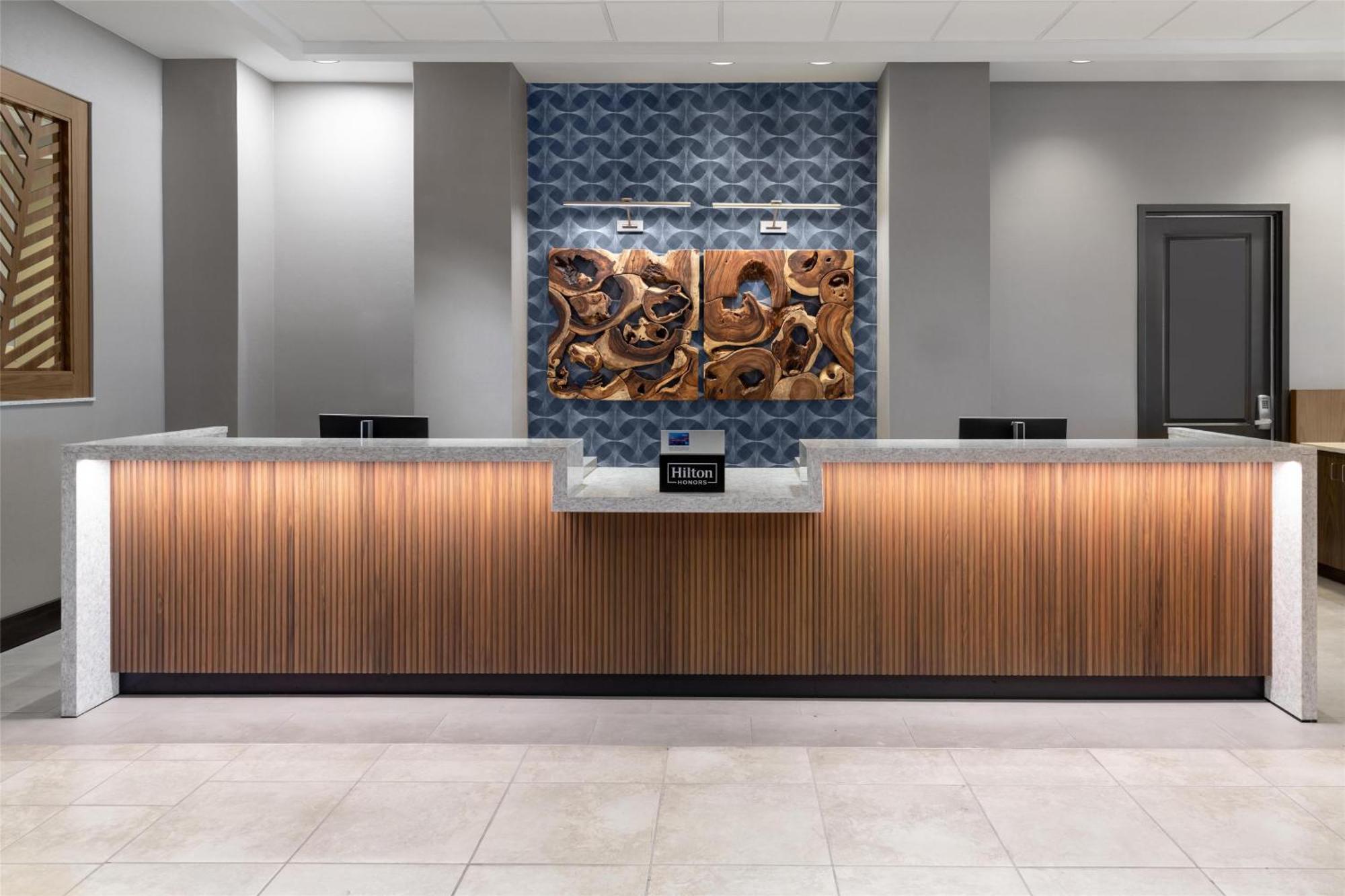 Embassy Suites Fort Myers - Estero Exterior photo