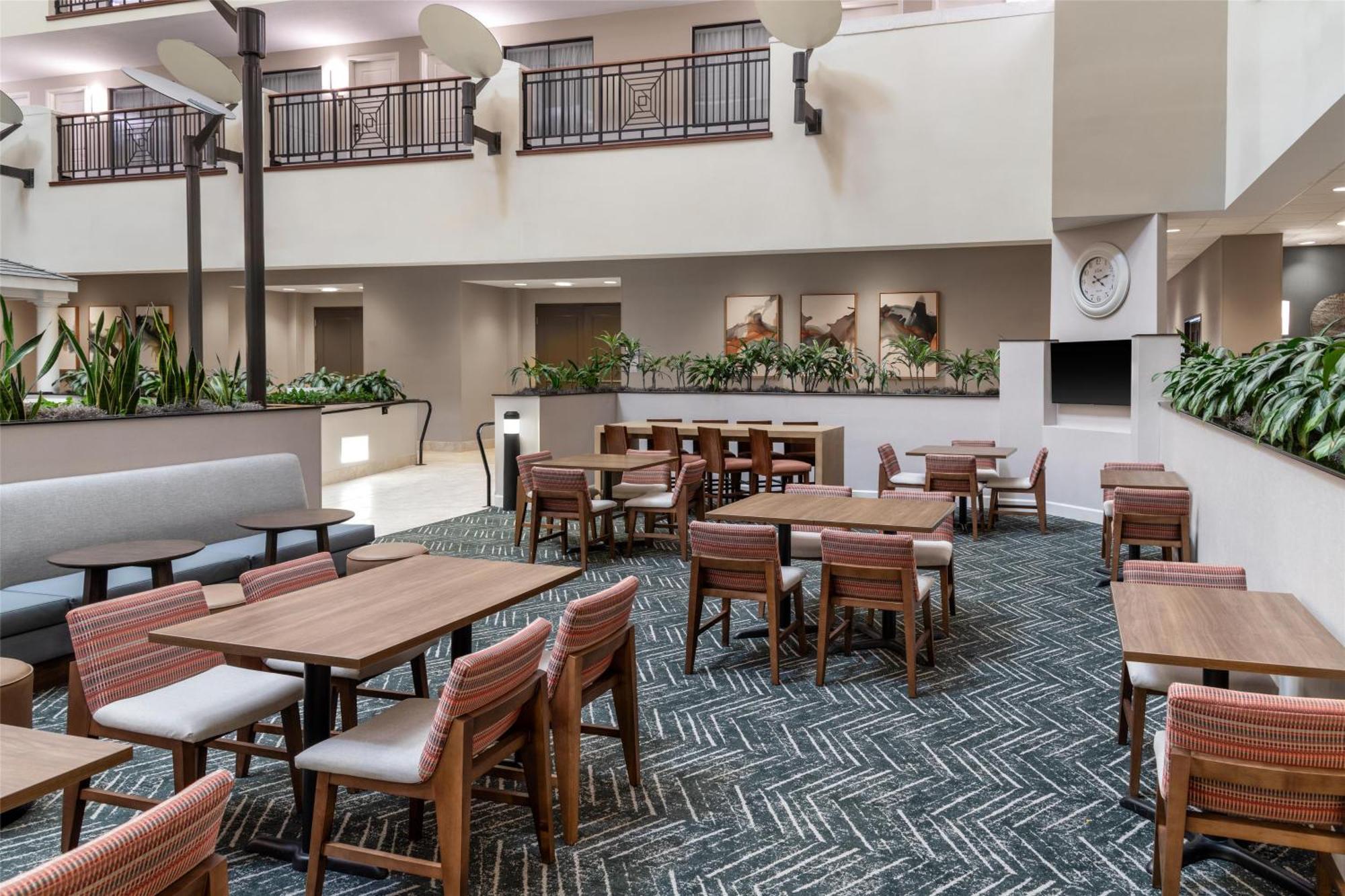 Embassy Suites Fort Myers - Estero Exterior photo