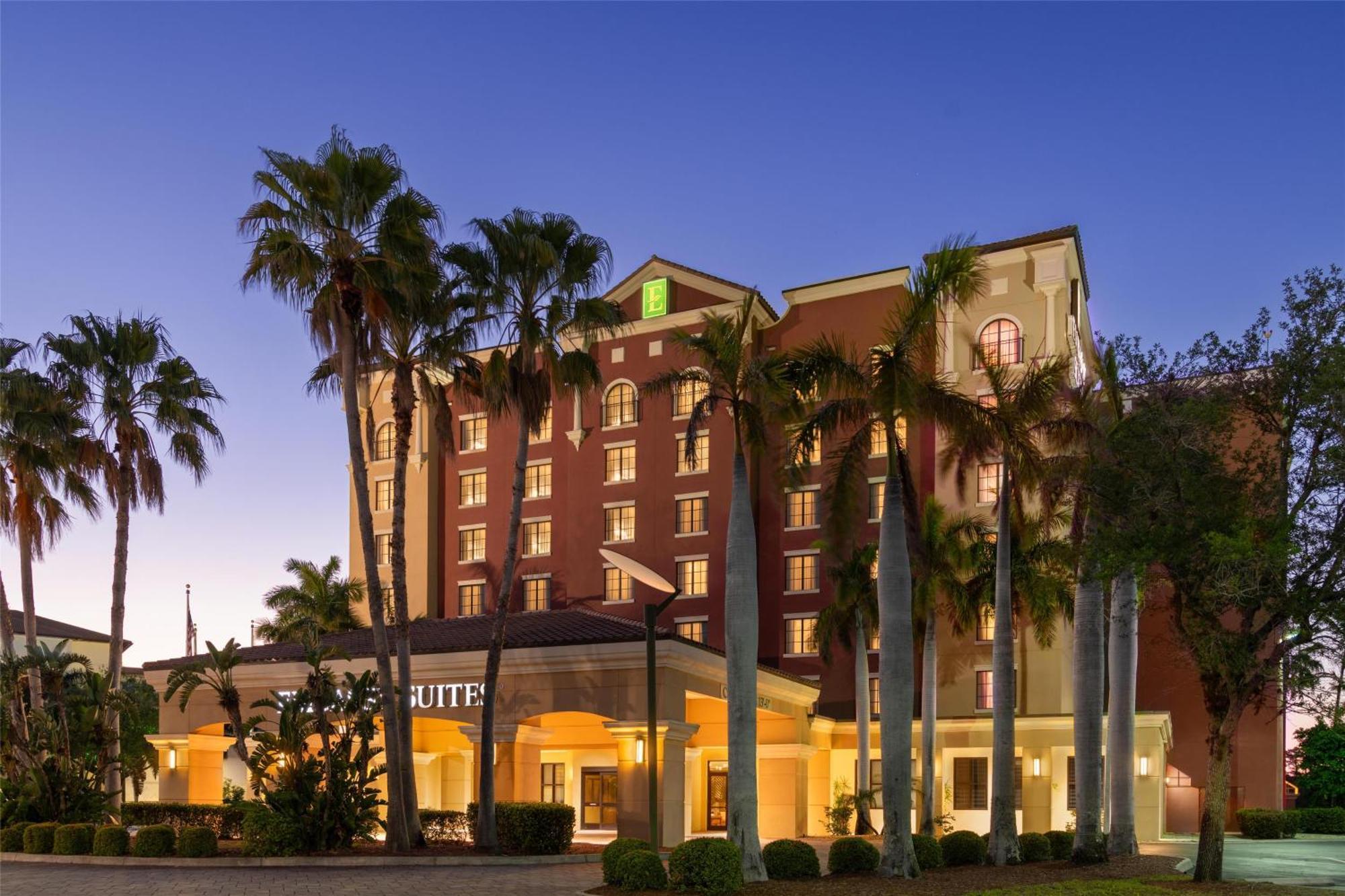 Embassy Suites Fort Myers - Estero Exterior photo