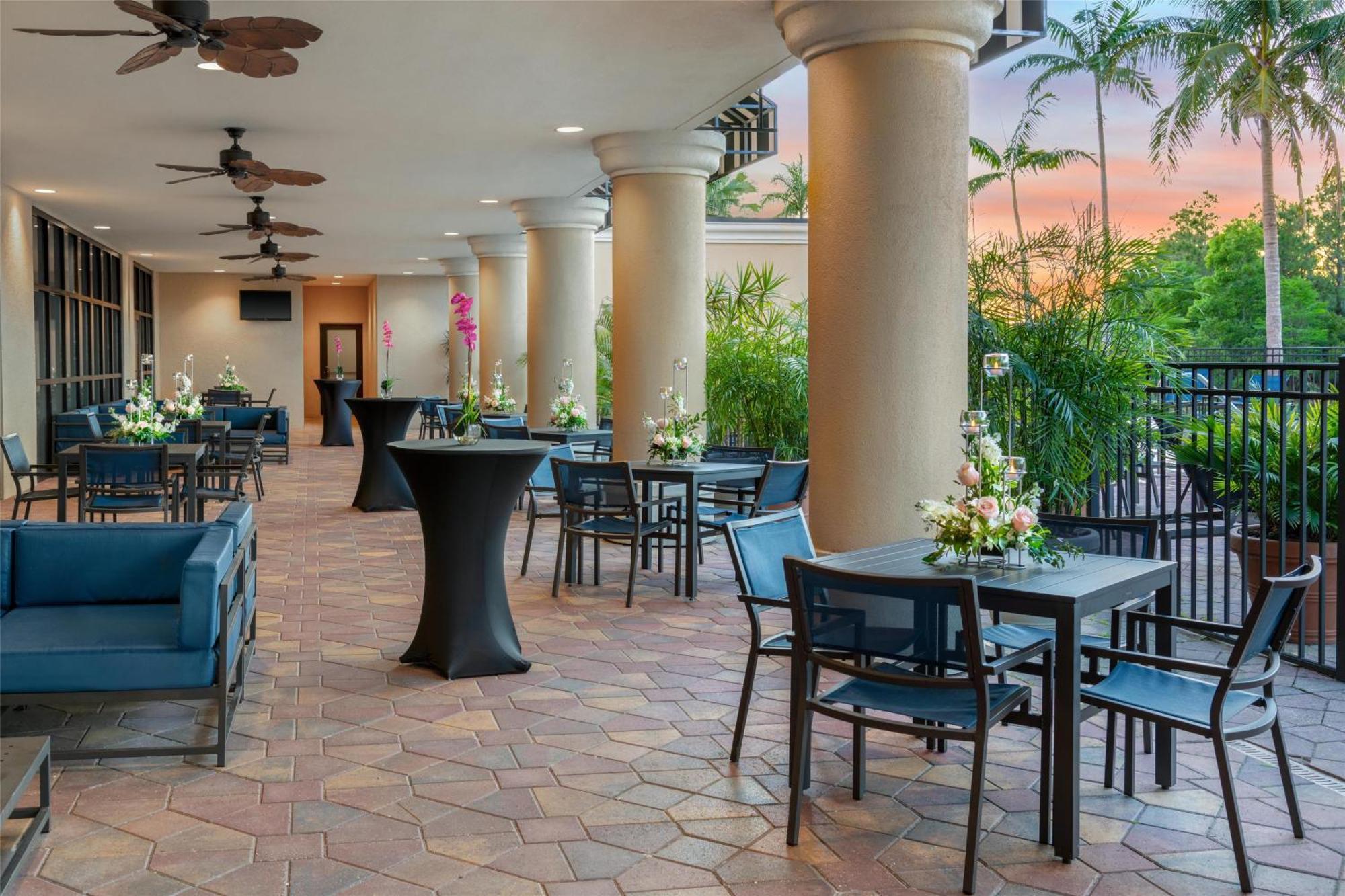 Embassy Suites Fort Myers - Estero Exterior photo